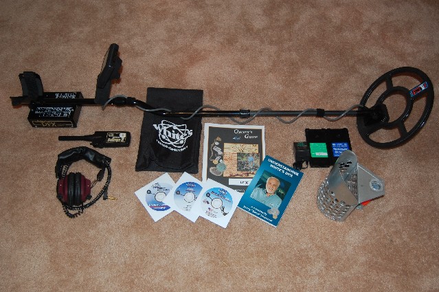 WHITES DFX METAL DETECTOR NEW *MINT* WITH ACCESSORIES