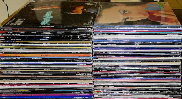 Collection of 102 1990s movies on near-new LaserDiscs